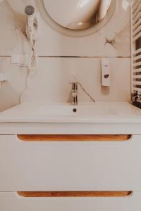 a bathroom with a sink and a mirror at Apartament pod Lubaniem in Ochotnica Dolna