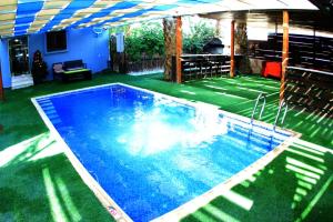 Bazén v ubytování Magtas Hotel nebo v jeho okolí