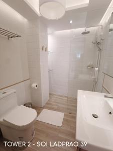 Koupelna v ubytování Double Bed Hotel