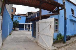 an entrance to a blue building with a white door at Suítes good trip itacare in Itacaré +37 photos