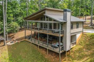 an overhead view of a house in the woods at NEW Modern Cabin! 2 Large Decks, Hot Tub, Sleeps 8 in Ellijay