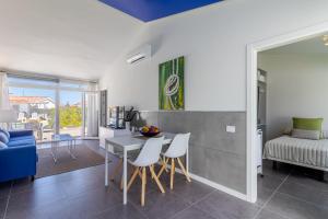 a kitchen and living room with a table and chairs at Beach Luxury Bungalow in San Bartolomé de Tirajana