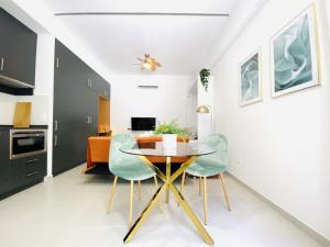 Una cocina o cocineta en RUBEN VELA - LOFT CLOSE to RUSSAFA (SOHO) 16 fotos más