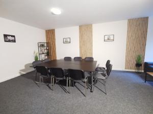 a conference room with a wooden table and chairs at Apartmánový dom Fatrapark 1 s Wellness - Hlavná recepcia in Ružomberok