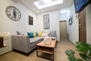 TV a/nebo společenská místnost v ubytování Luxurious apartment in the heart of town !