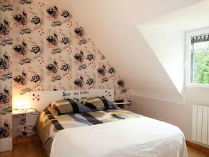 Posteľ alebo postele v izbe v ubytovaní Maison charmante à Pédernec avec jardin spacieux