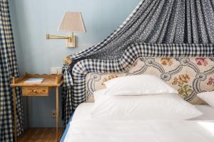 Posteľ alebo postele v izbe v ubytovaní Hotel Edelweiss