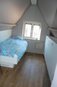 Säng eller sängar i ett rum på Iconique bv Appartement in hartje Ieper