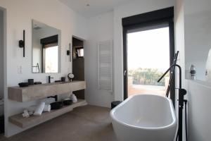 Łazienka w obiekcie Family & Golf VILLA LAGUNA TOWERS Gialova Navarino
