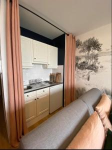 Kuchyň nebo kuchyňský kout v ubytování Rosa*Studio *Belle Vue Mer*Dinard*