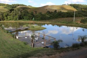 a small pond with a boat in the middle at Casarão Biazolli in Farroupilha