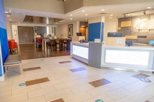 a large lobby with a waiting area and a restaurant at Holiday Inn Express Marshfield - Springfield Area by IHG in Marshfield