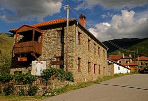 Foto da galeria de To Petrino Guesthouse em Agios Germanos