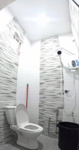ห้องน้ำของ Ainaz Homestay Balik Pulau
