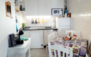 Η κουζίνα ή μικρή κουζίνα στο Domus de Mariedda +50 φωτογραφίες