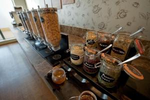 Makanan di atau di tempat lain dekat hotel