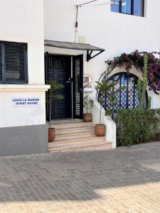 A fachada ou entrada em logis la marine