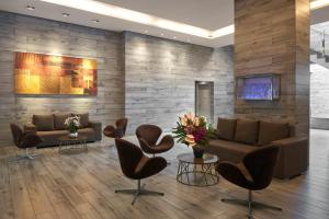 Uma área de estar em Radisson Blu Belo Horizonte Savassi