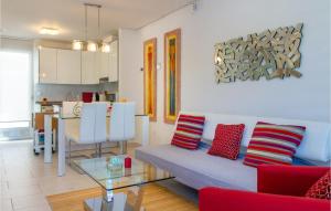 Kuchyňa alebo kuchynka v ubytovaní 3 Bedroom Stunning Home In Torrevieja