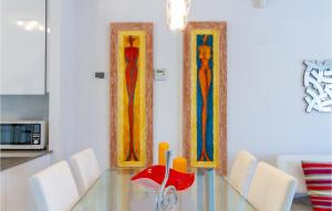 Kuchnia lub aneks kuchenny w obiekcie 3 Bedroom Stunning Home In Torrevieja