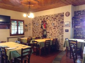 Restaurace v ubytování Ξενώνας Η Φωλιά