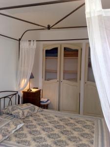 Maison de vacances avec piscine privative, Oustau des Oliviers vue dominante Colorado provençal客房内的一张或多张床位