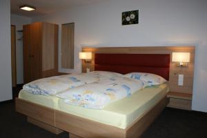 Postel nebo postele na pokoji v ubytování Hotel Stätzerhorn