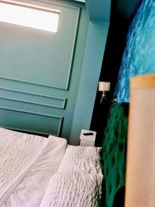 a bedroom with a white bed and a window at Laci lak modern apartment in Oradea