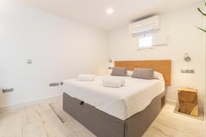 Postel nebo postele na pokoji v ubytování Allo Apartments San Roque 3ºC