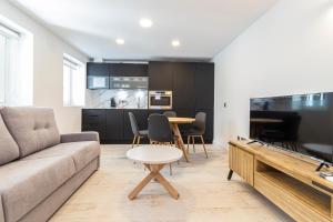 TV a/nebo společenská místnost v ubytování Allo Apartments San Roque 3ºC