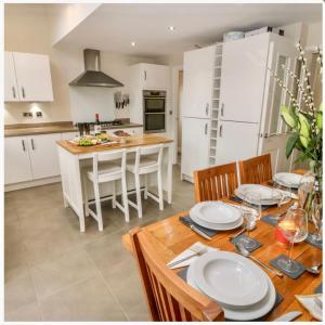 a kitchen and dining room with a table and chairs at Holly House - Executive Rural Home with Jacuzzi in Penistone
