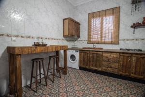 A kitchen or kitchenette at La Vaquería