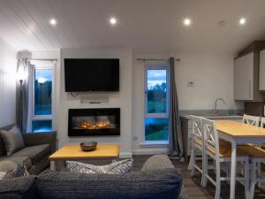 a living room with a couch and a fireplace at Lodge 12 - Hideaway 1 in Perth