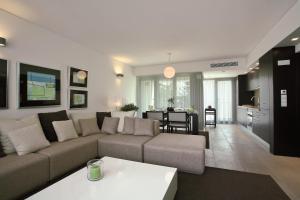 a living room with a couch and a table at Troia Residence by The Editory - Apartamentos Marina in Troia