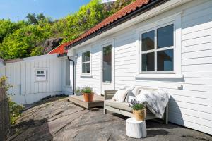 a couch sitting on the side of a house at Kragerø hytte havsutsikt in Kragerø +18 photos