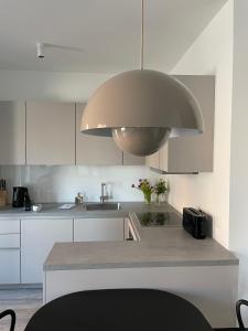 Kuchyň nebo kuchyňský kout v ubytování Dock 07 - modernes 4 Sterne-Ferienapartment direkt am Hafen + 63 fotografií