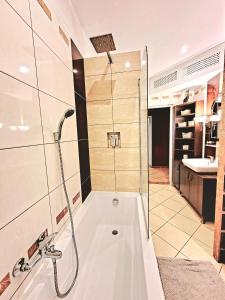 a bathroom with a shower and a bath tub at Apartament Pablo 75m2 w centrum Tarnowskich Gór in Tarnowskie Góry