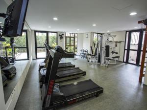 Fitness centrum a/nebo fitness zařízení v ubytování Flat Residence Moema c/ cozinha e lavadora UH104