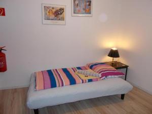 a bed in a room with a lamp on a table at FeWo 1 im ehemaligen Geschenkehaus in Monschau