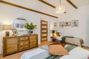 Postel nebo postele na pokoji v ubytování Florenc Apartments Prague 1 by Michal&Friends