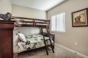 a bedroom with a bunk bed and a window at Downtown Condo Near the Convention Center in Salt Lake City