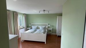 Letto o letti in una camera di Waldgasthaus Balsamine