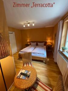 Letto o letti in una camera di Waldgasthaus Balsamine