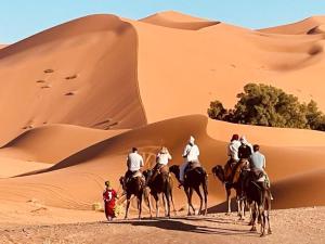 Hosté ubytování Les Pyramides Hotel Merzouga