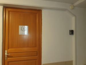 Снимка в галерията на CHAMBRE PRIVÉE Numéro 3 dans un Superbe appartement en colocation в Montataire