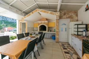 a kitchen and dining room with a table and chairs at Apartments with parking space Gradac, Makarska - 5198 in Gradac