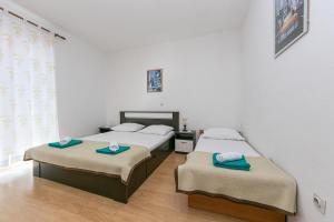 Posteľ alebo postele v izbe v ubytovaní Apartment Gradac 14708b