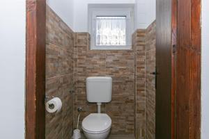 Kúpeľňa v ubytovaní Apartment Gradac 14708b