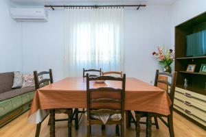 Posedenie v ubytovaní Apartment Gradac 14708b