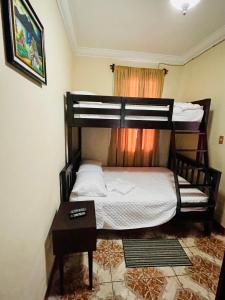 Łóżko lub łóżka w pokoju w obiekcie Real Marquez Hotel